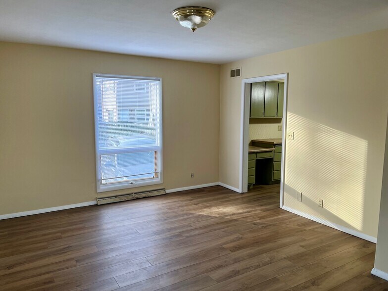 Building Photo - 221 Eisenhower Dr