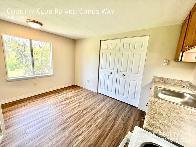 Building Photo - 671 Country Club Rd