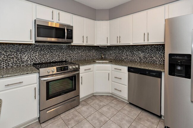 Building Photo - 10-B SUMAC CT