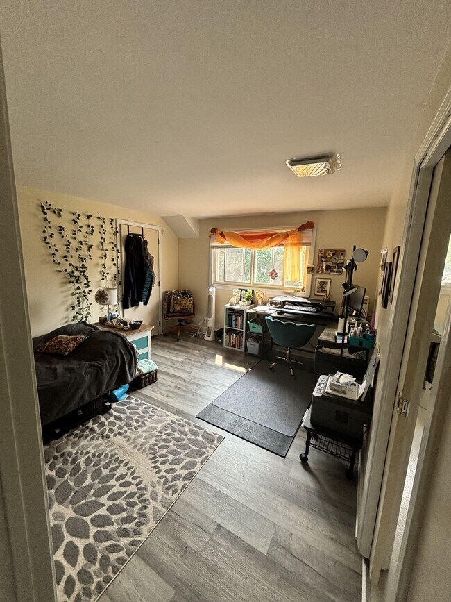 Building Photo - 44 S Silver Ln