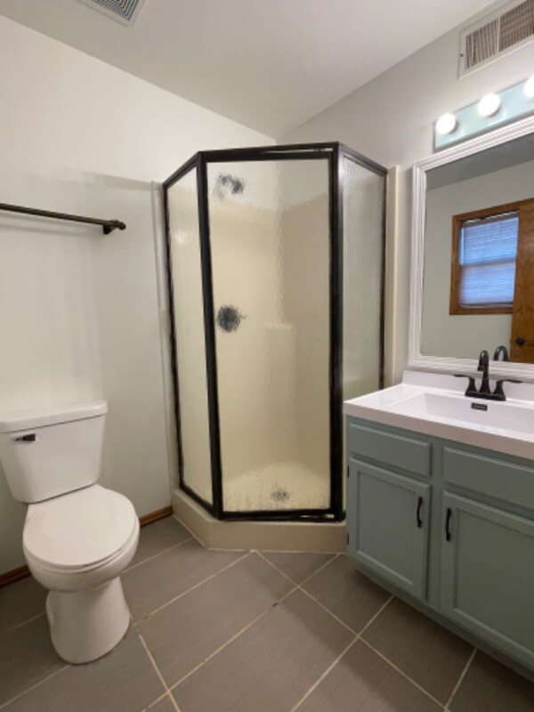 Building Photo - 1610 N Hume Ave