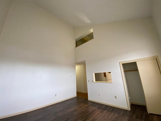 Building Photo - 521 Pine St