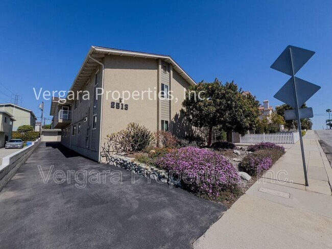 Building Photo - 2513 Ruhland Ave