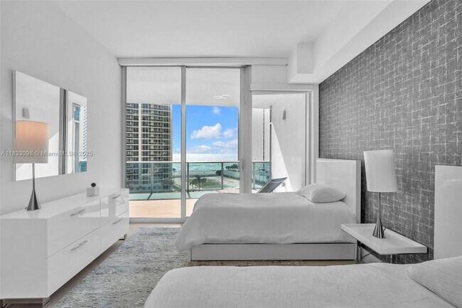 Building Photo - 17550 Collins Ave