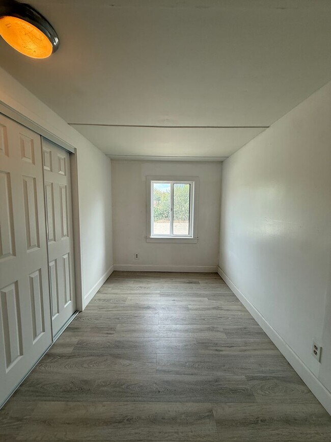 Building Photo - W20500