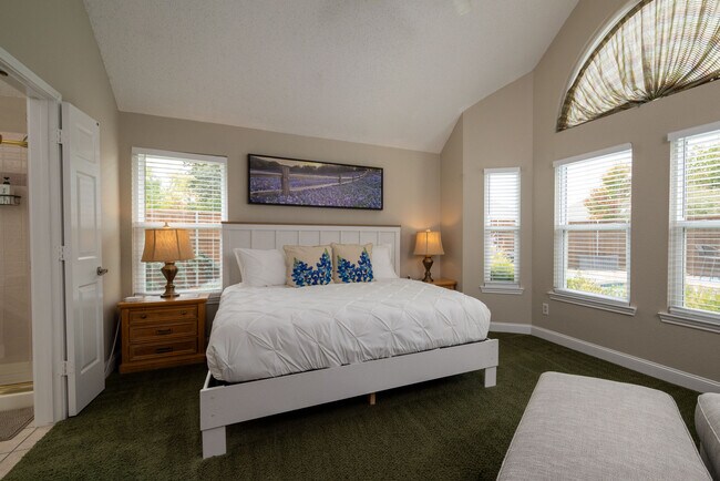 Building Photo - 3410 Los Alamos Ln