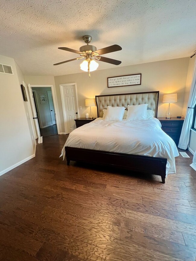 Building Photo - Beautiful 4 Bedroom Home in a Cul-De-Sac