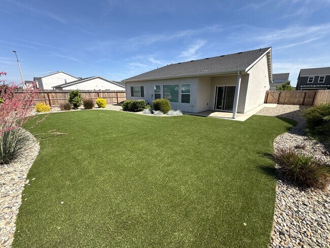 Building Photo - Lennar Home with Solar Available now for m...