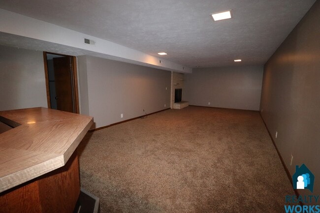 Building Photo - Large Duplex in Country Club Neighborhood!