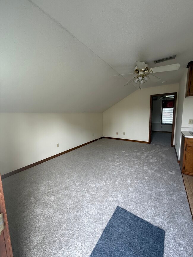 Building Photo - 839B Sanford Rd