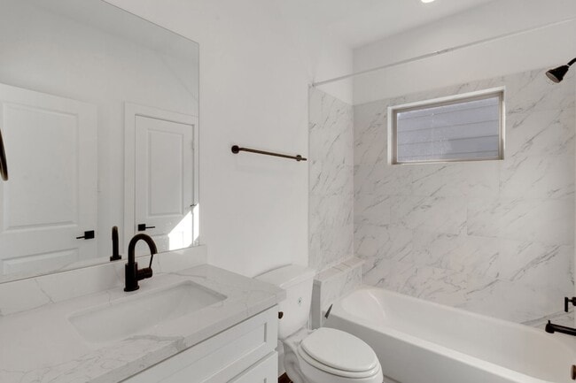 Building Photo - 1526 Chestnut St