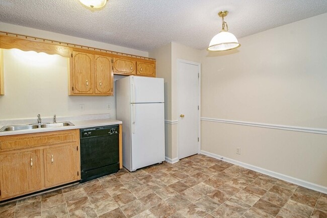 Building Photo - 402 E St