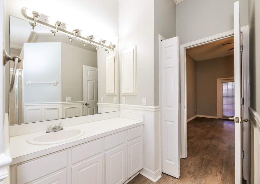 Building Photo - 4592 Misty Dawn Ct N