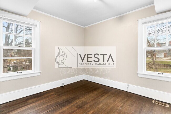 Building Photo - 68 Maple St