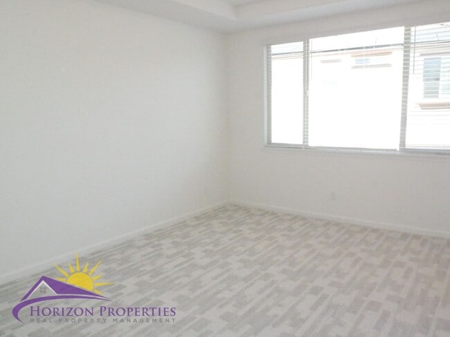 Building Photo - Modern Two-story 3 Bed 2.5 Bath 1,638 sqft Rancho Cordova Solar Home