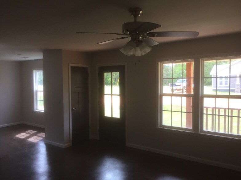 Building Photo - 120 Villa Ln