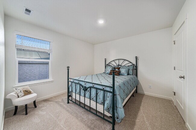 Building Photo - Limited Time Rent Special for this Immacul...