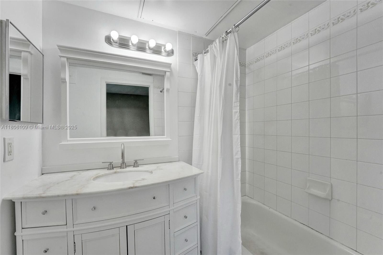 Building Photo - 781 SW 148th Ave