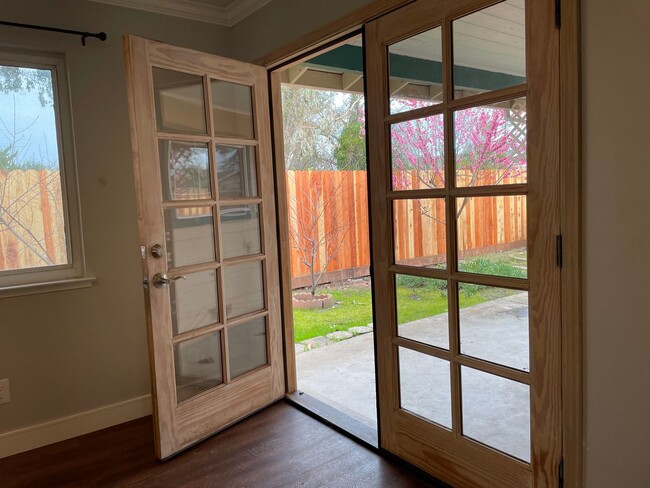 Building Photo - Now Available – Stylish 3-Bed, 2-Bath Home...