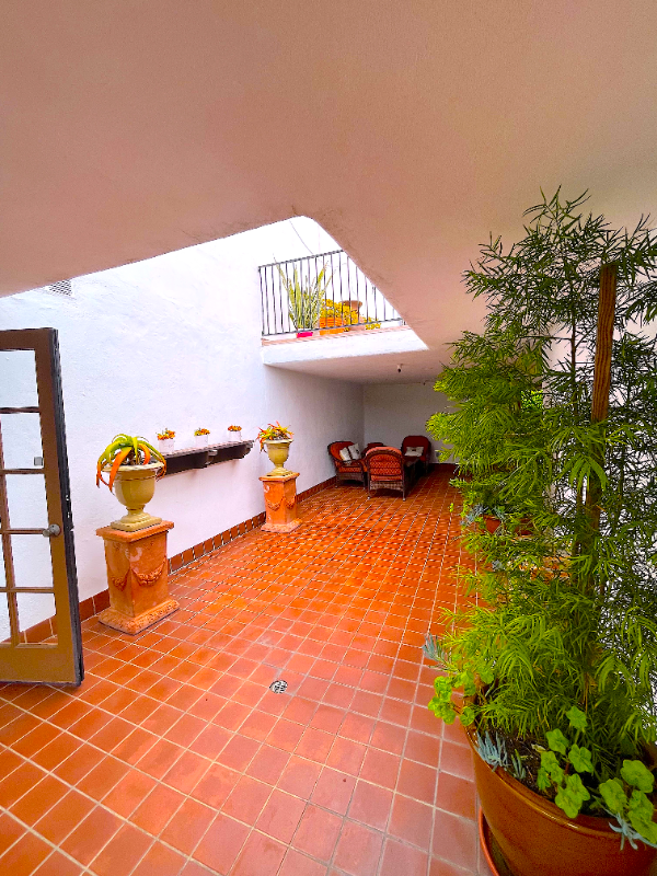 Building Photo - 147 Avenida Serra