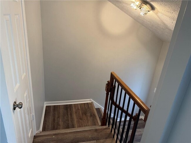 Building Photo - 17 St Claire Ln NE