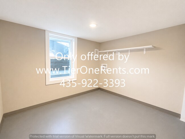 Building Photo - This property offers a NO DEPOSIT option available for qualified renters!