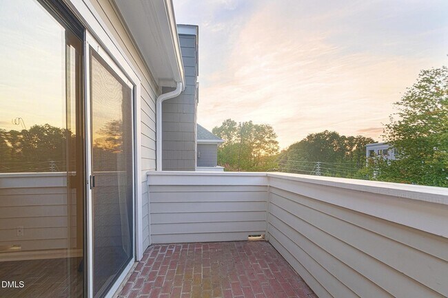 Building Photo - 1021 Brighthurst Dr