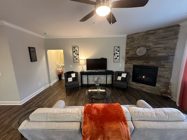 Building Photo - 335 National Dr