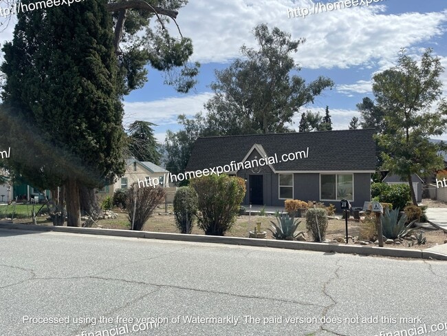 Primary Photo - Nice house (Front House)
