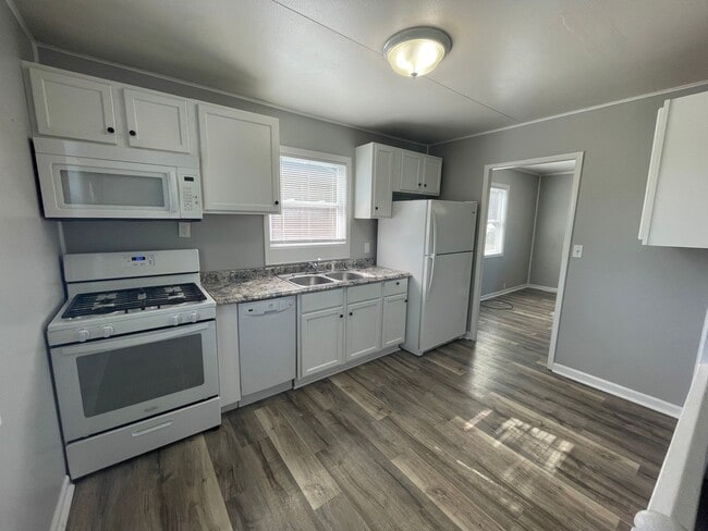 Building Photo - 2 Bedroom With a Finished Basement and Detached Garage