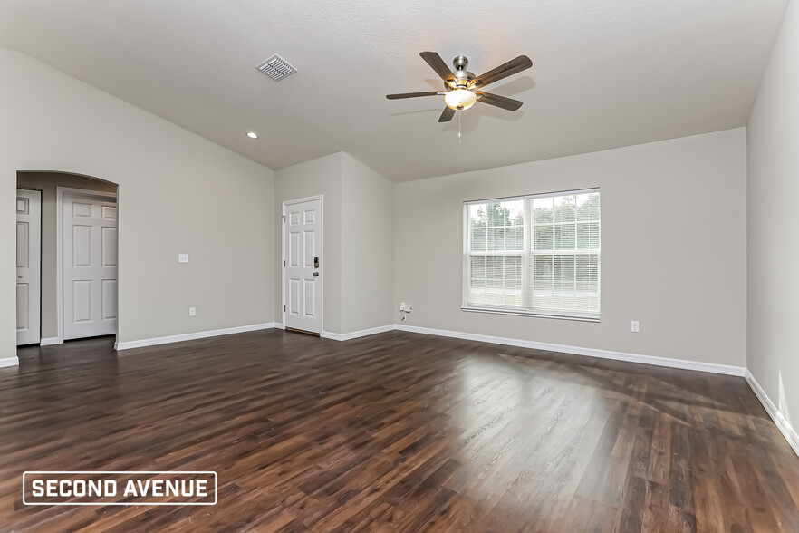 Building Photo - 2637 SW 153rd Ln