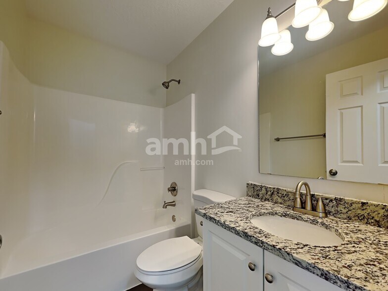 Building Photo - 2133 Antoinette Way