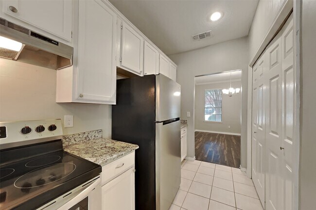 Building Photo - 15907 Lausanne Dr