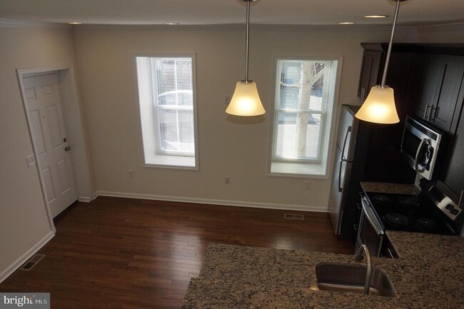 Building Photo - 132 Wendover St