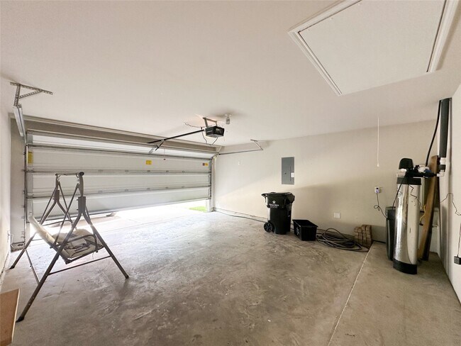 Building Photo - 1807 Brady Shores Dr