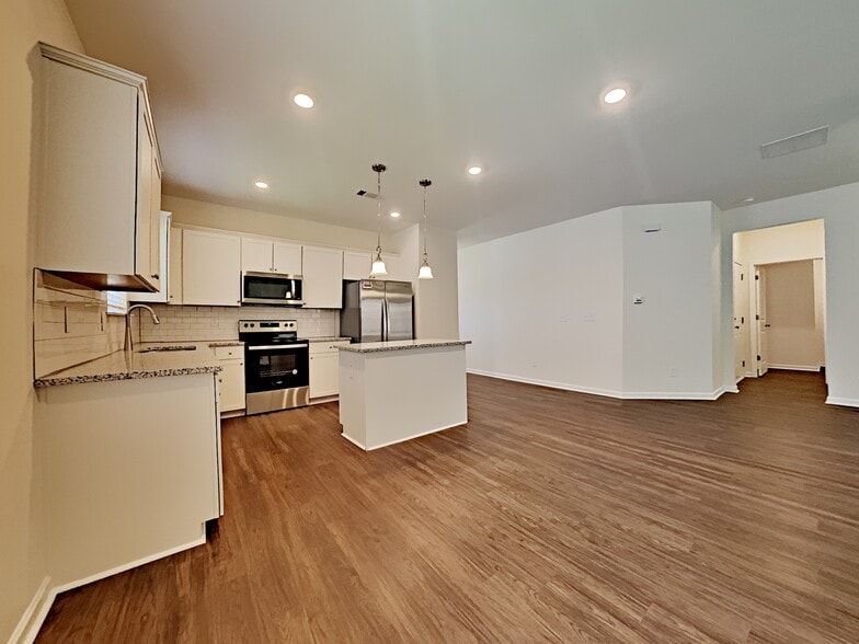 Building Photo - 307 Camp dr