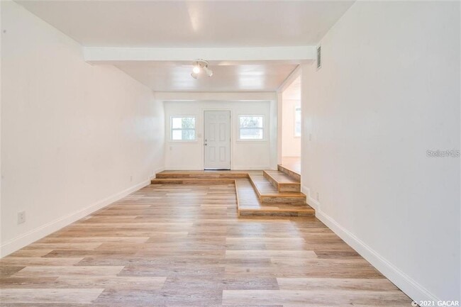 Building Photo - 1028 NE 7th Ave