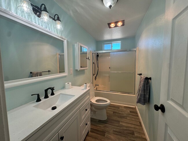 Building Photo - Solar power 3 bedroom 1 bath home with sho...
