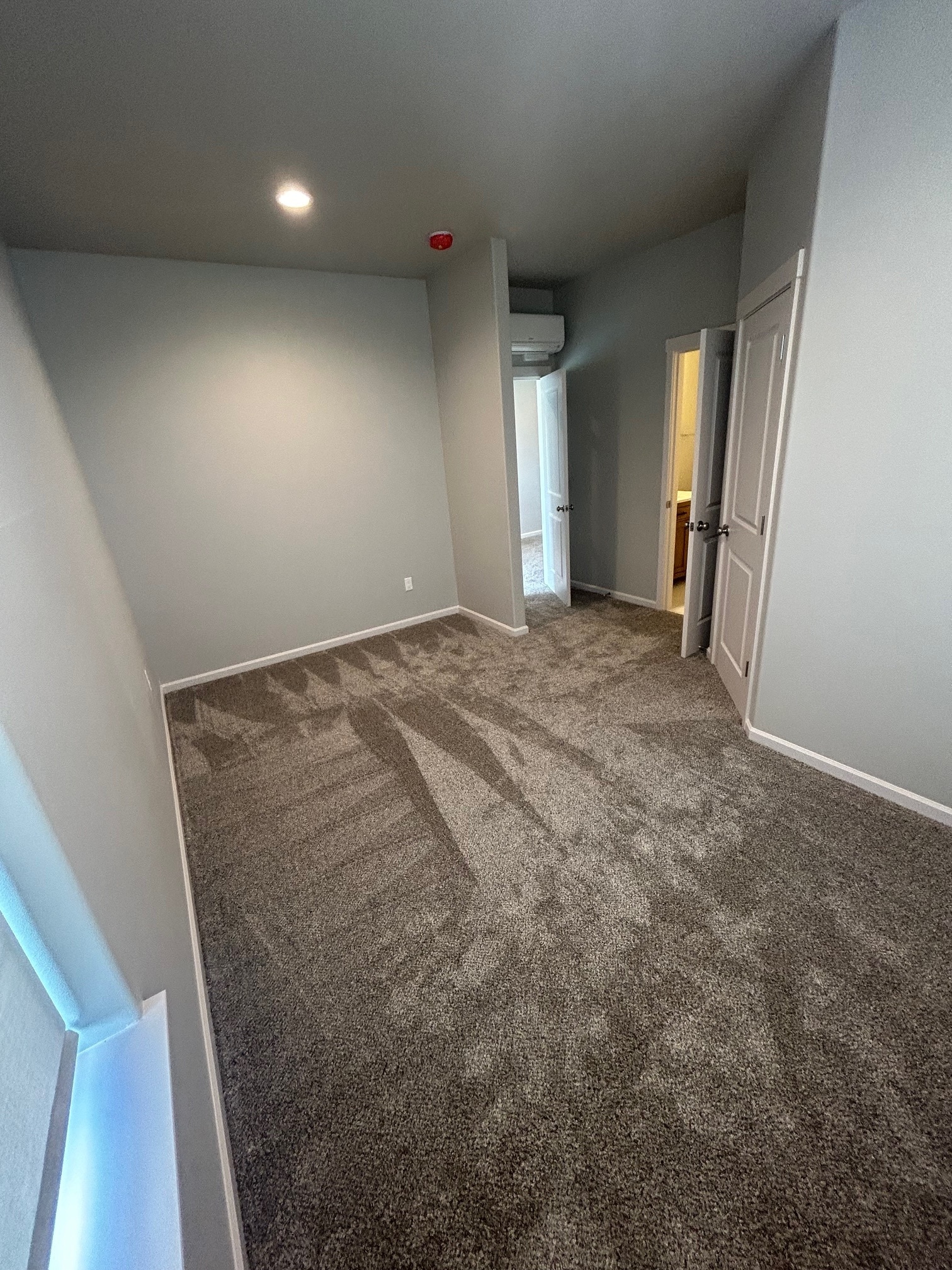 Building Photo - 1370 SW Obsidian Ave