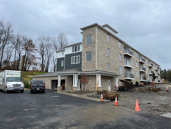 Building Photo - 8500 Thompson Run Rd