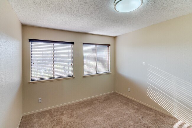 Building Photo - 1112 Bering Dr