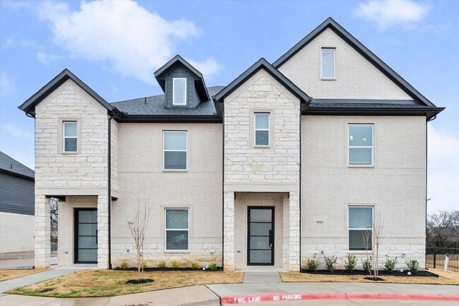 Building Photo - Brand New Arlington Townhome