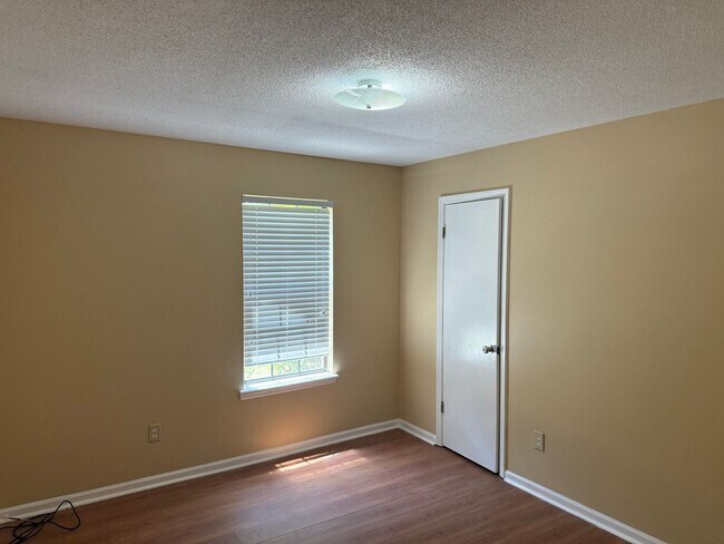 Building Photo - 2962 Bridgeport Dr
