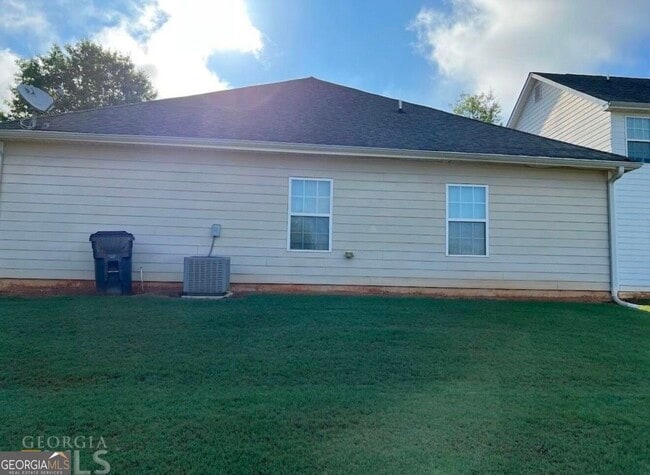 Building Photo - 221 Polo Ln