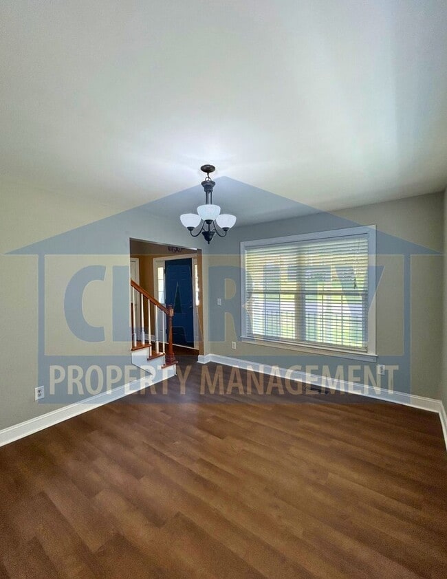 Building Photo - Beautiful three bedroom home in North Clev...