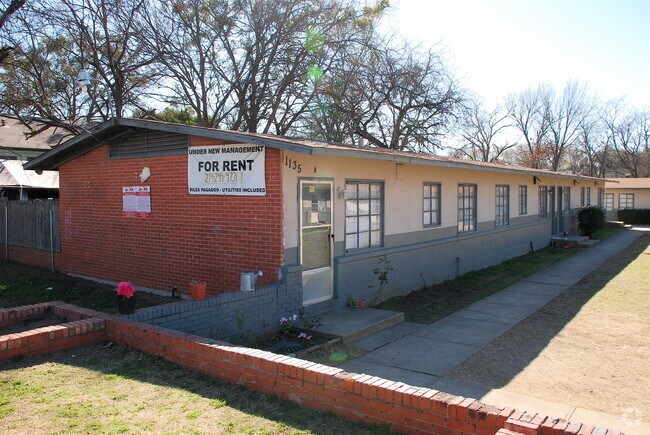 Building Photo - 1131 Phinney Ave