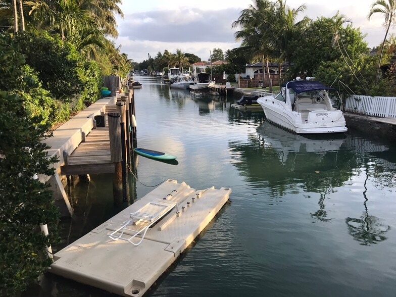 Primary Photo - 1155 S Biscayne Point Rd