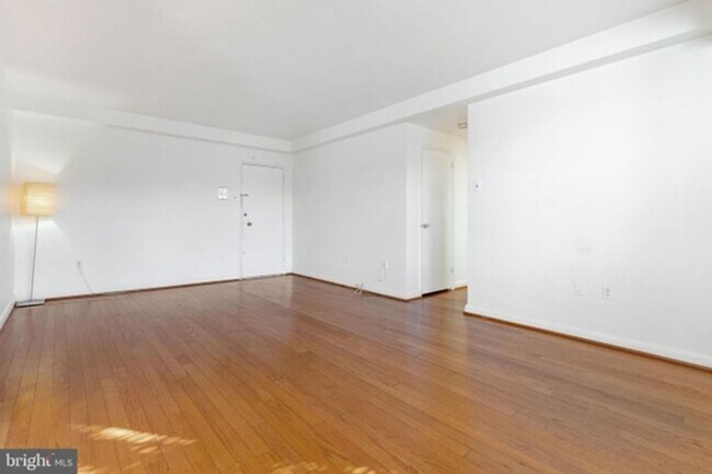 Building Photo - Spacious Tuscany/Canterbury 1bd/1ba Condo with W/D! Available 8/14