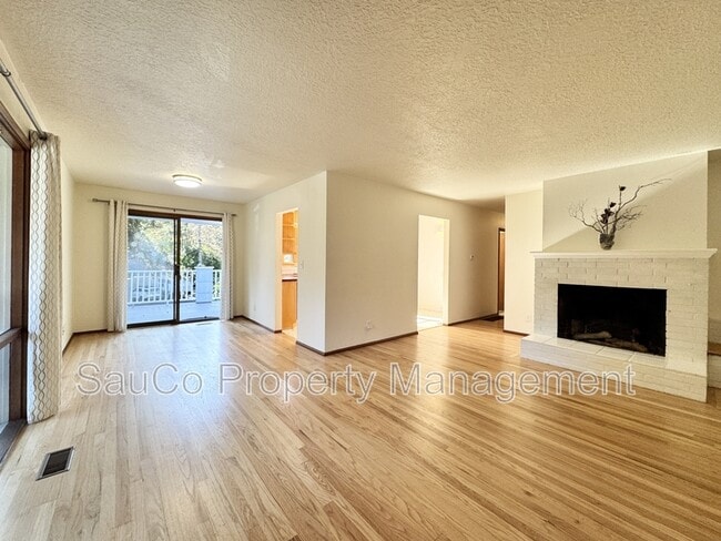 Building Photo - 4751 SW 53rd Ave