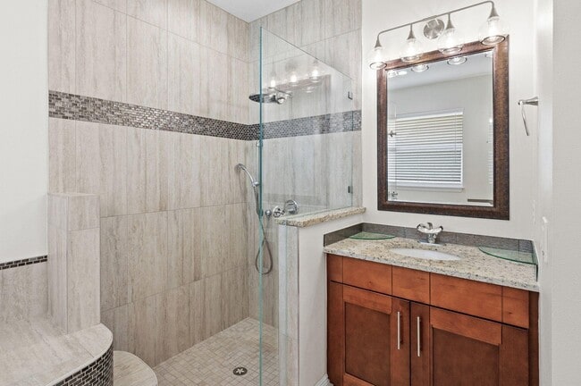 Building Photo - 1411 SW Hackensack Ave